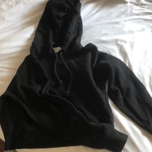 Black aritizia cropped hoodie